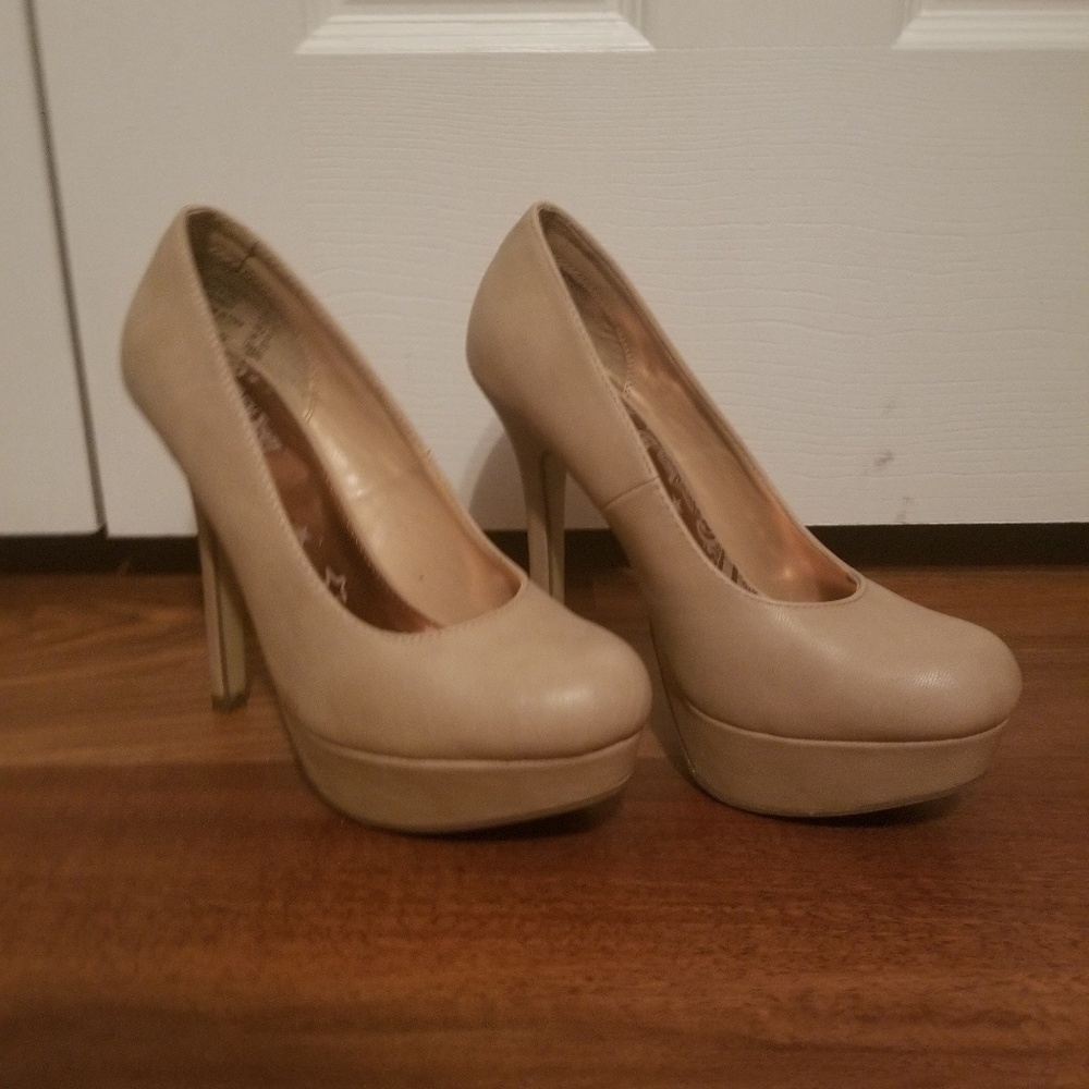 Tan platform heels - Picture 2 of 4